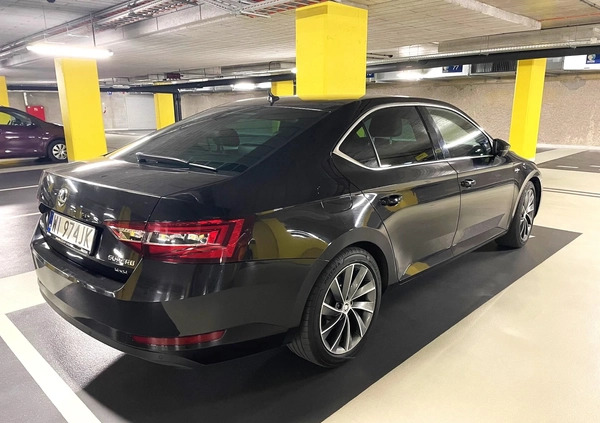 Skoda Superb cena 85000 przebieg: 190200, rok produkcji 2018 z Warszawa małe 46